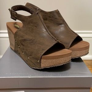 Volatile Chocolate Wedge Sandal Size 10